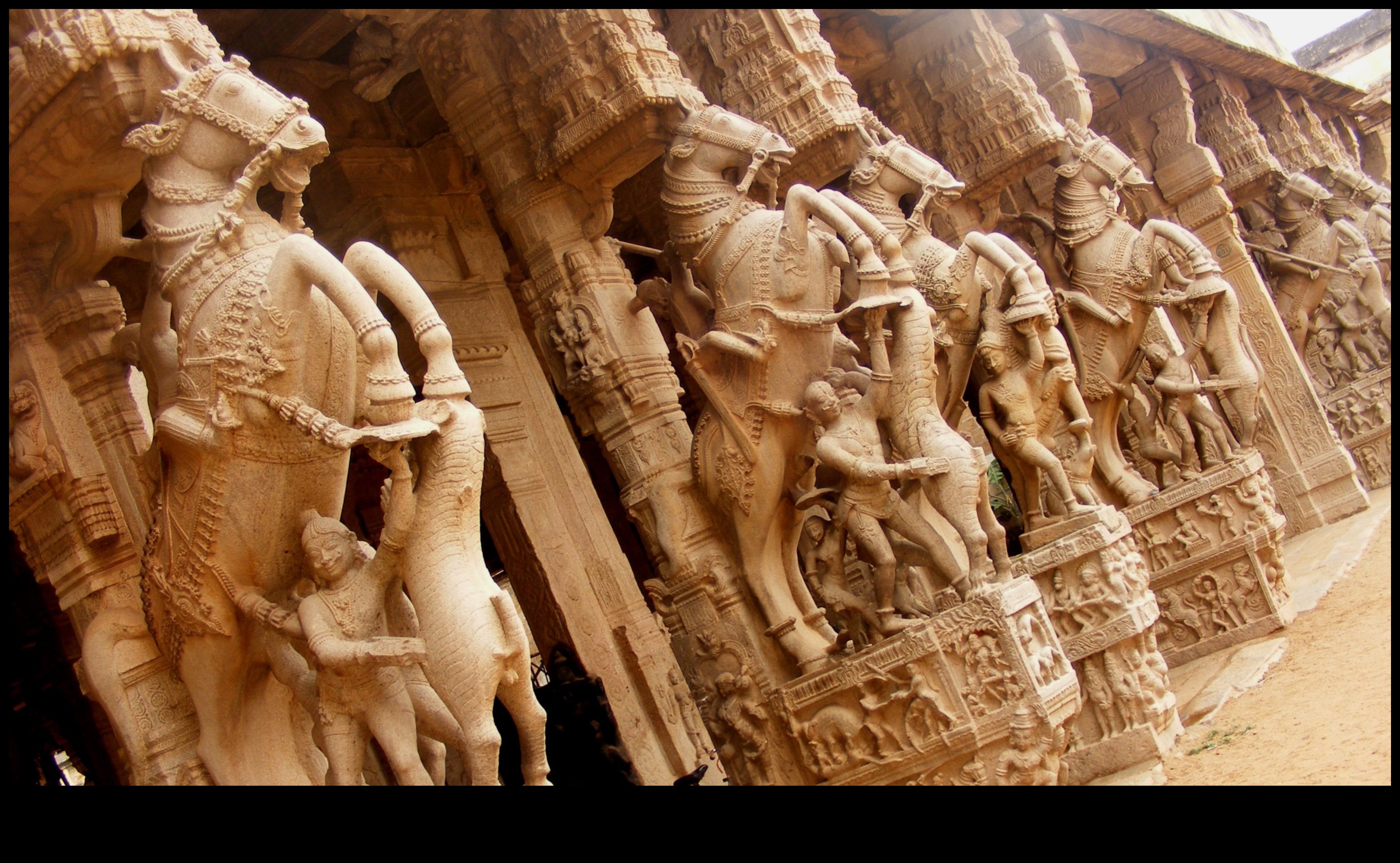 עמודי העבר: חוגגים את עמודי הזמן