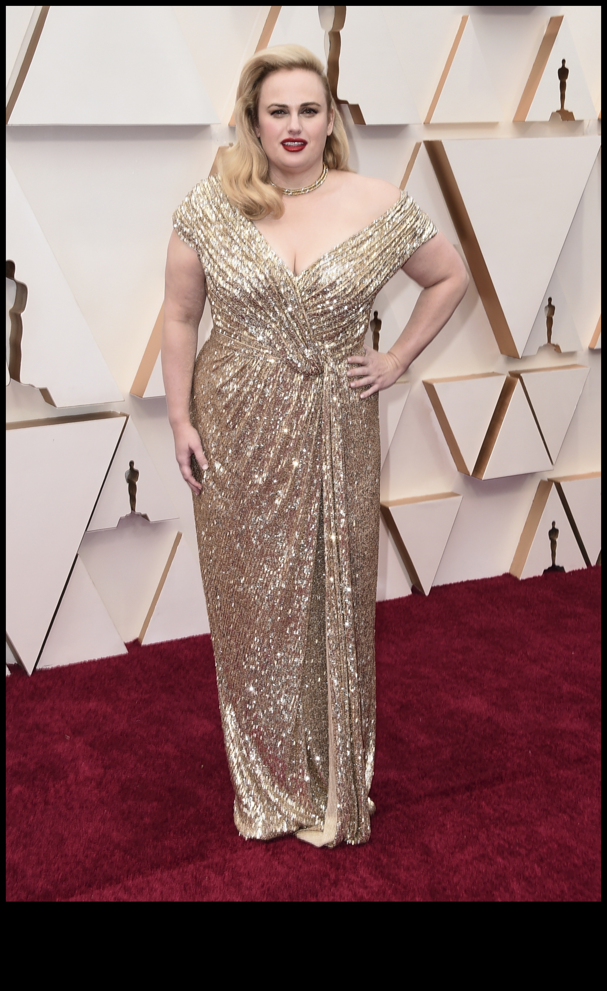 וינטג' זוהר על השטיח האדום מבט אחורה על הגאלה הזוהרת 6 גאלה זוהרת: תלבושות וינטג' עולות על השטיח האדום