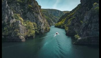 Epic Enclaves: Almanac סיור עבור חוקר האולטימטיבי