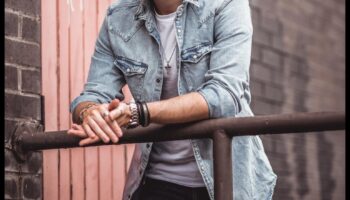 נוחות אלגנטית: אופנה מסוגננת לגברים שמרגישה טוב